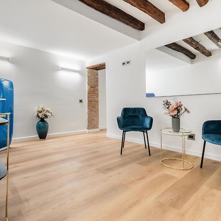 Piazza Indipendenza Loft & Rooms ปาแลร์โม ภายนอก รูปภาพ
