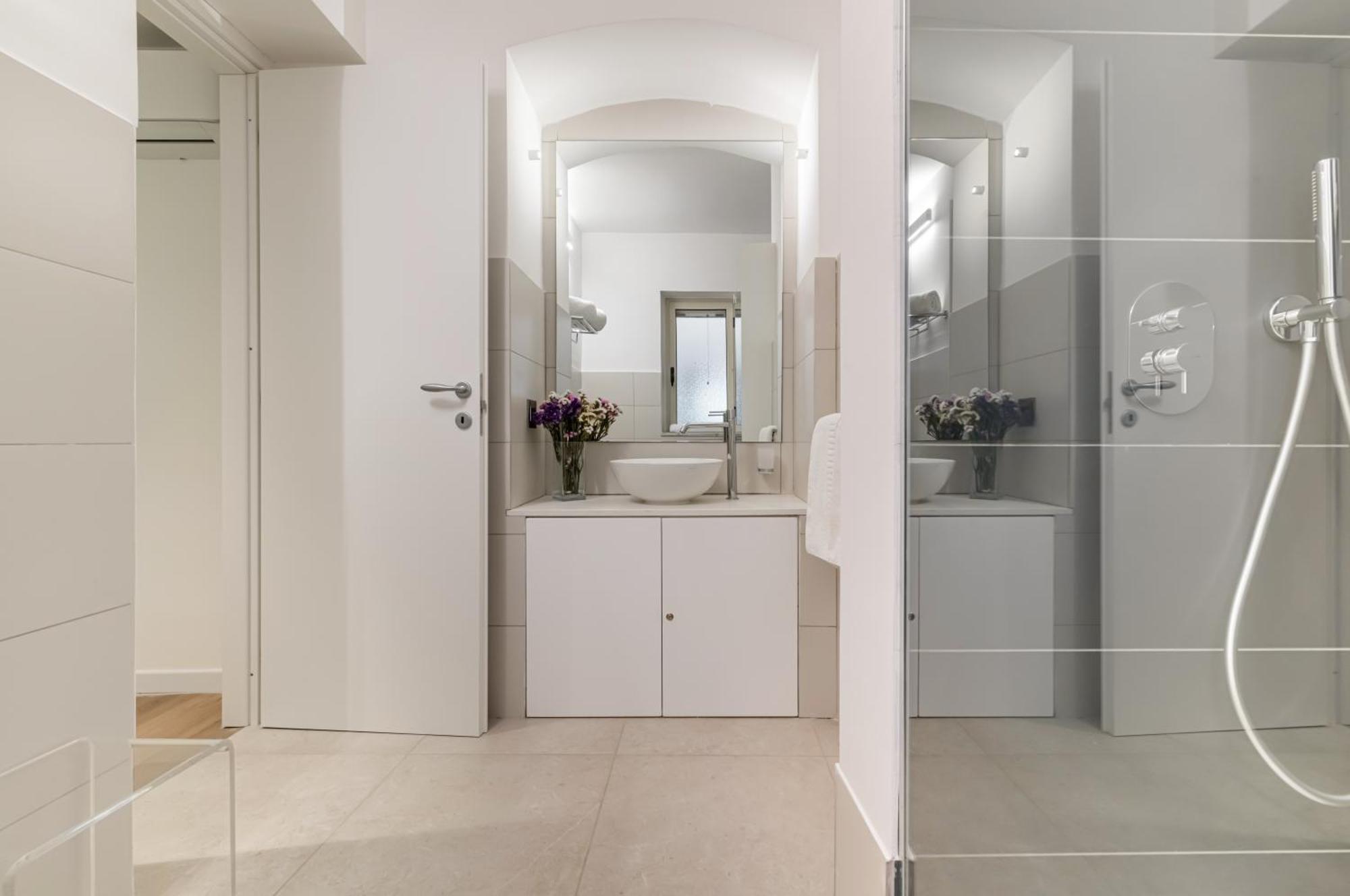 Piazza Indipendenza Loft & Rooms ปาแลร์โม ภายนอก รูปภาพ