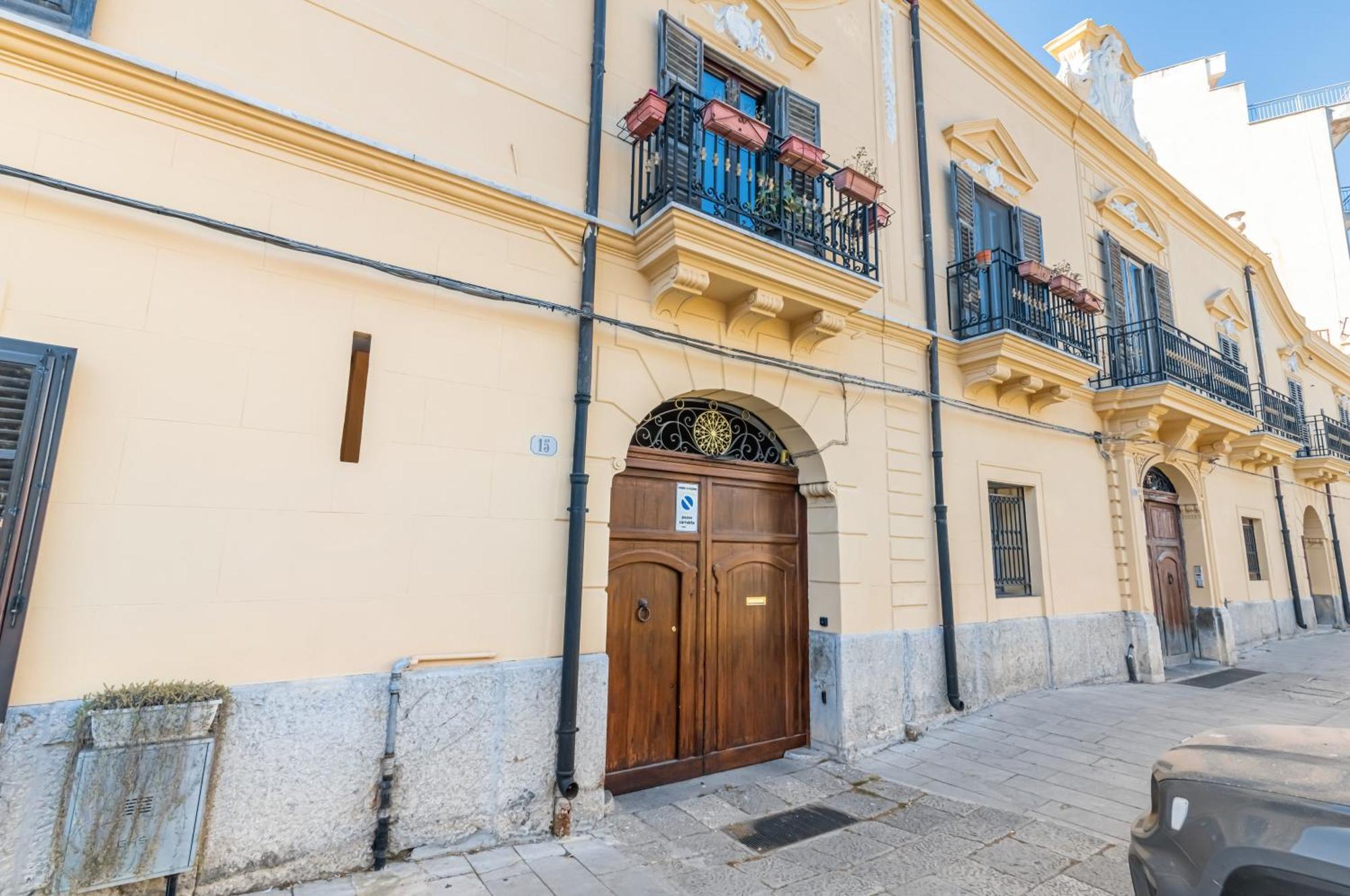 Piazza Indipendenza Loft & Rooms ปาแลร์โม ภายนอก รูปภาพ